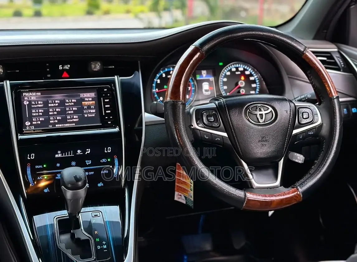 Toyota Harrier 2.0 2017 Black