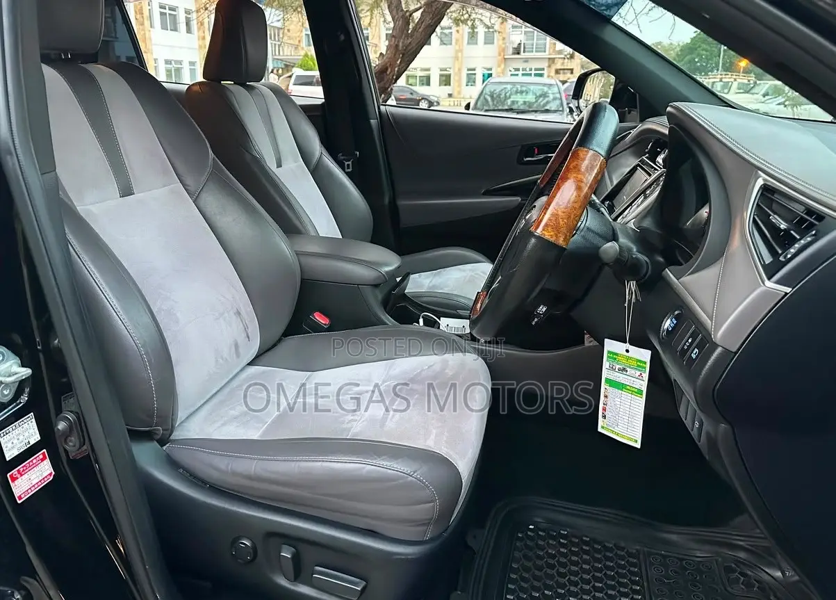 Toyota Harrier 2.0 2017 Black