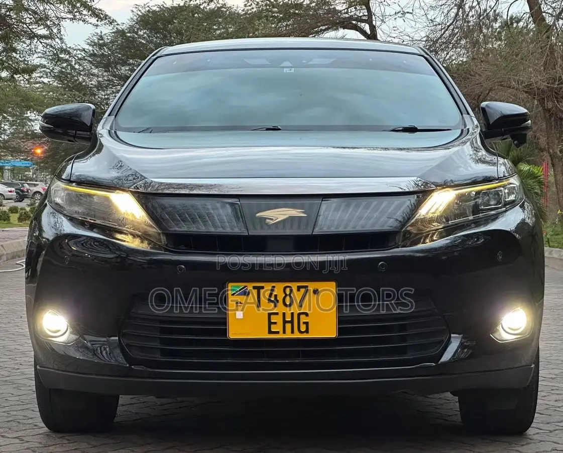 Toyota Harrier 2.0 2017 Black