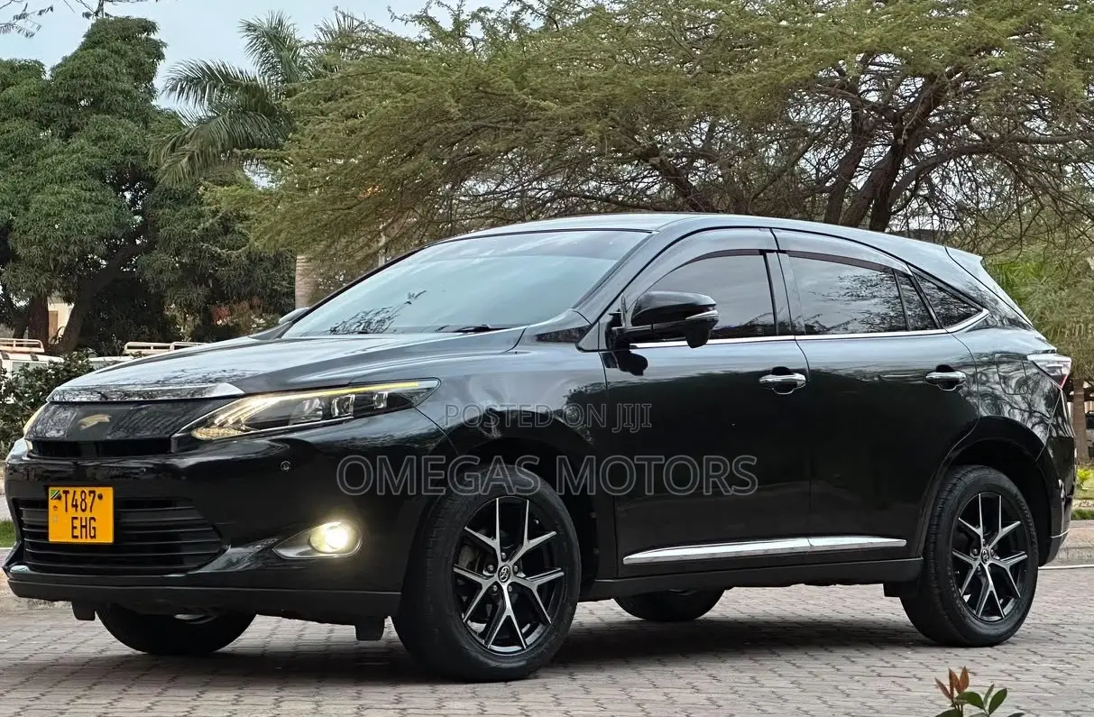 Toyota Harrier 2.0 2017 Black