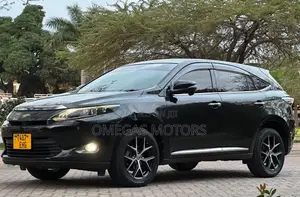 Toyota Harrier 2.0 2017 Black