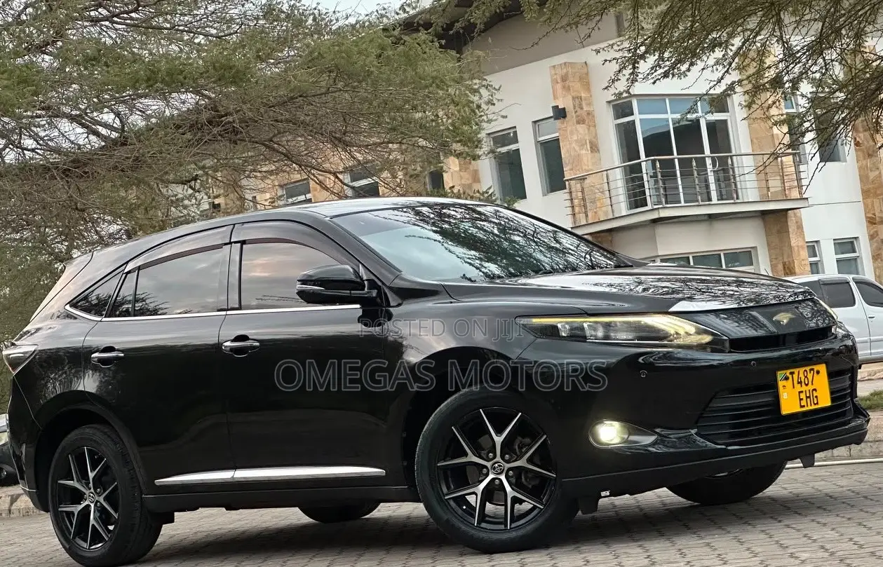 Toyota Harrier 2.0 2017 Black