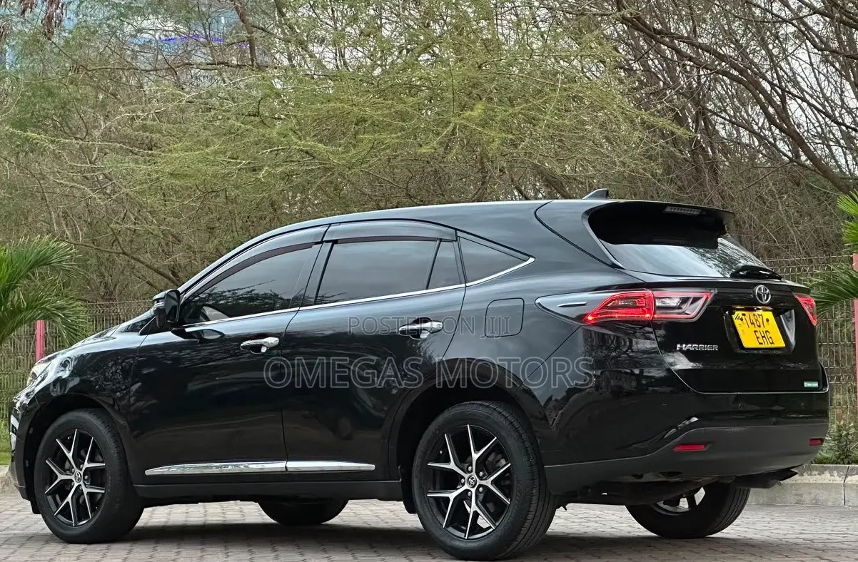 Toyota Harrier 2.0 2017 Black