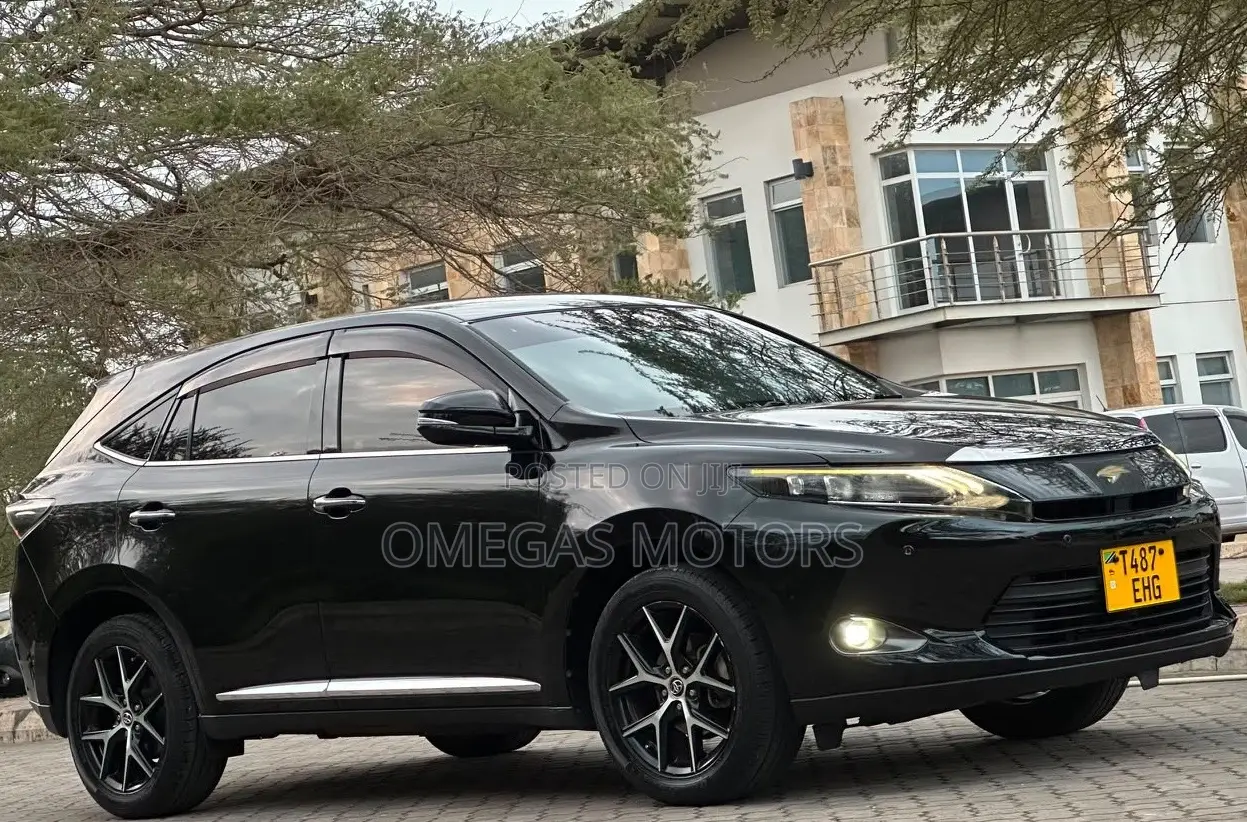 Toyota Harrier 2.0 2017 Black