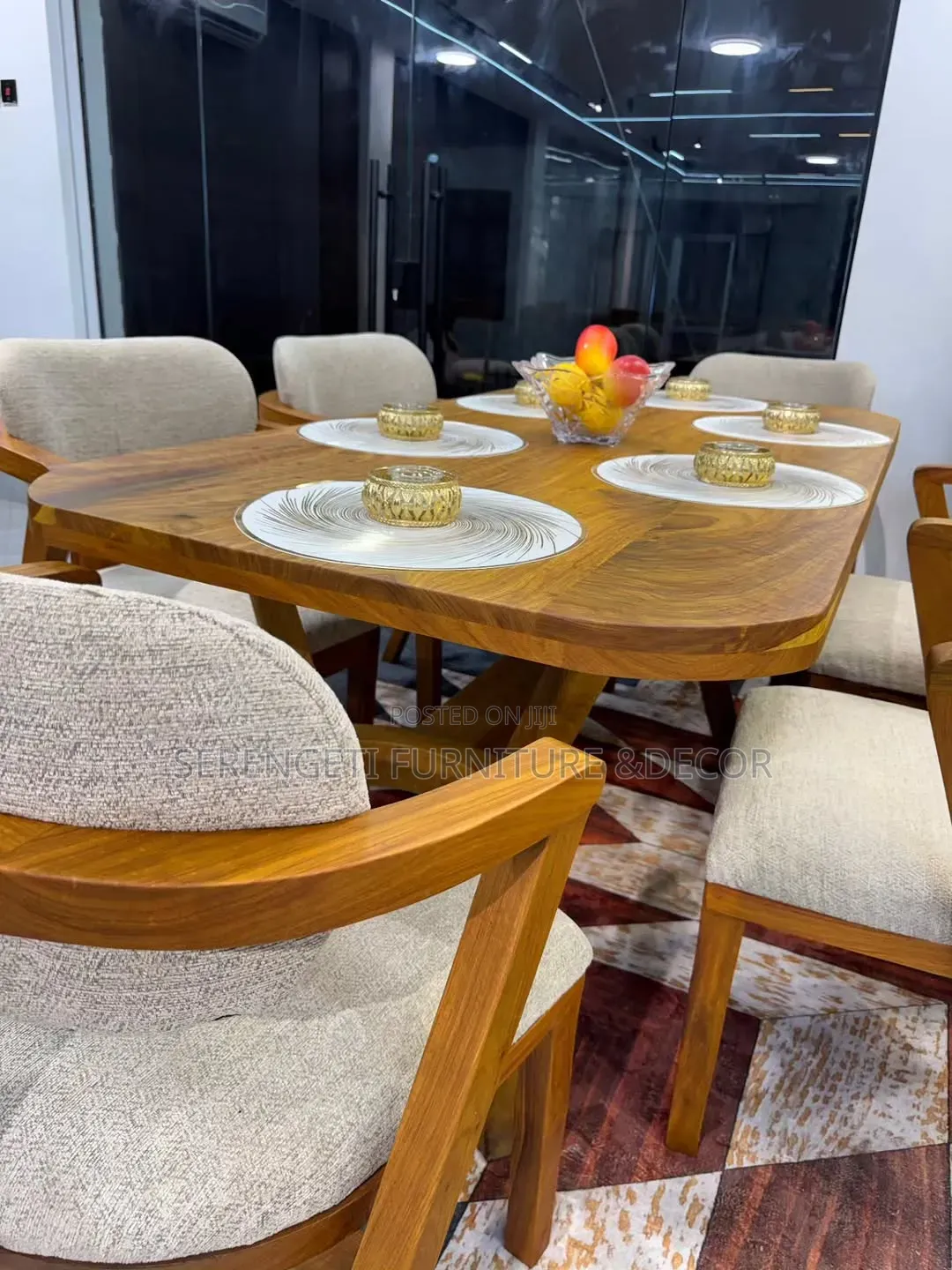 Classic Designed Dinning Table