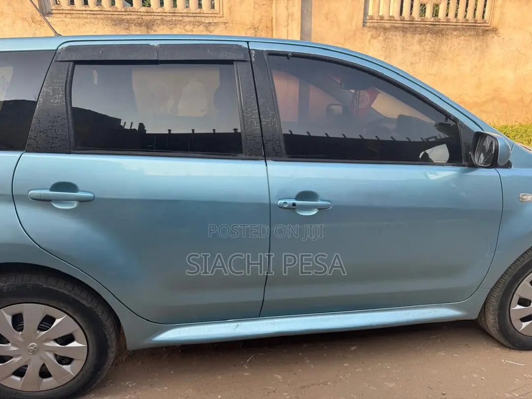 Toyota IST 2005