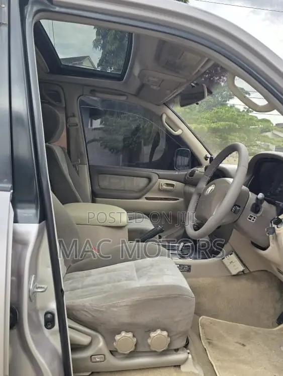 Toyota Land Cruiser 2000 Silver