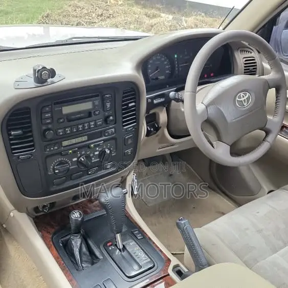 Toyota Land Cruiser 2000 Silver