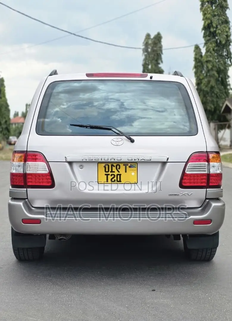 Toyota Land Cruiser 2000 Silver