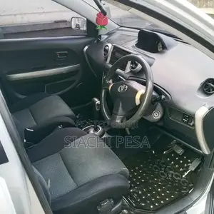 Toyota IST 2005