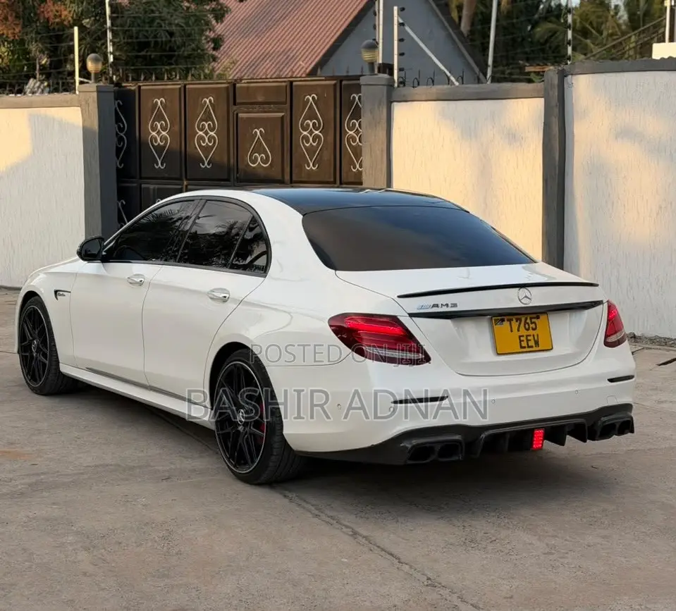 Mercedes-Benz E200 2017 Pearl