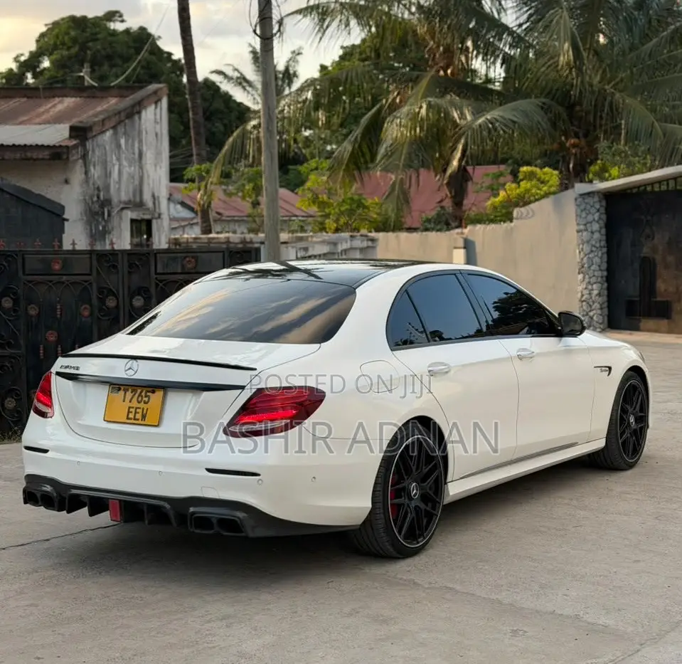 Mercedes-Benz E200 2017 Pearl