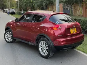 Nissan Juke 2011 Red