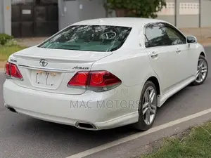 Toyota Crown 2010 Pearl