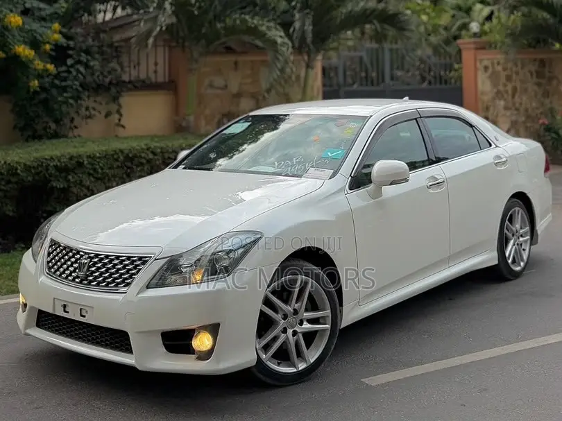 Toyota Crown 2010 Pearl