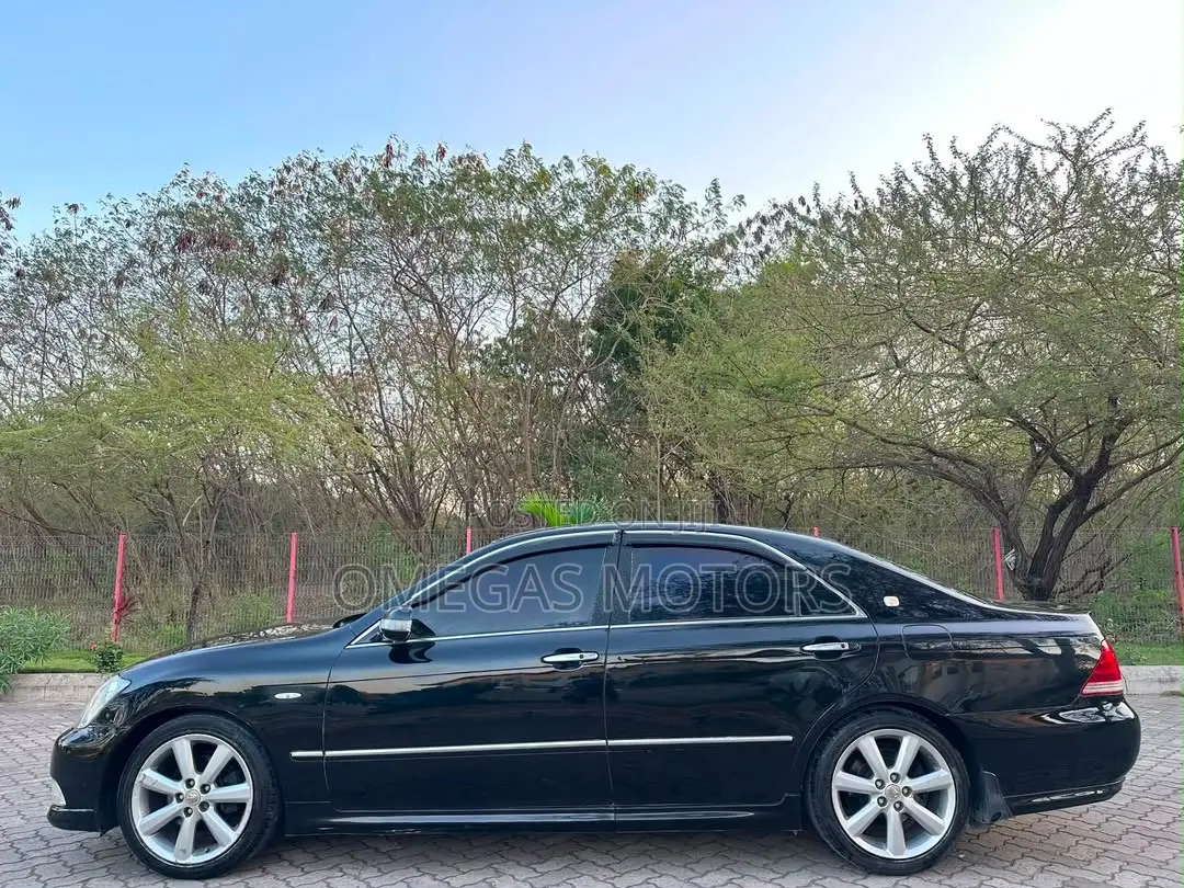 Toyota Crown Royale 2005 Black
