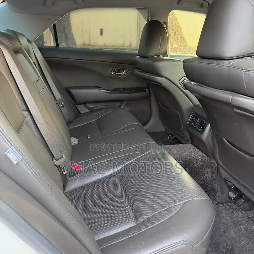 Toyota Crown 2009 Pearl