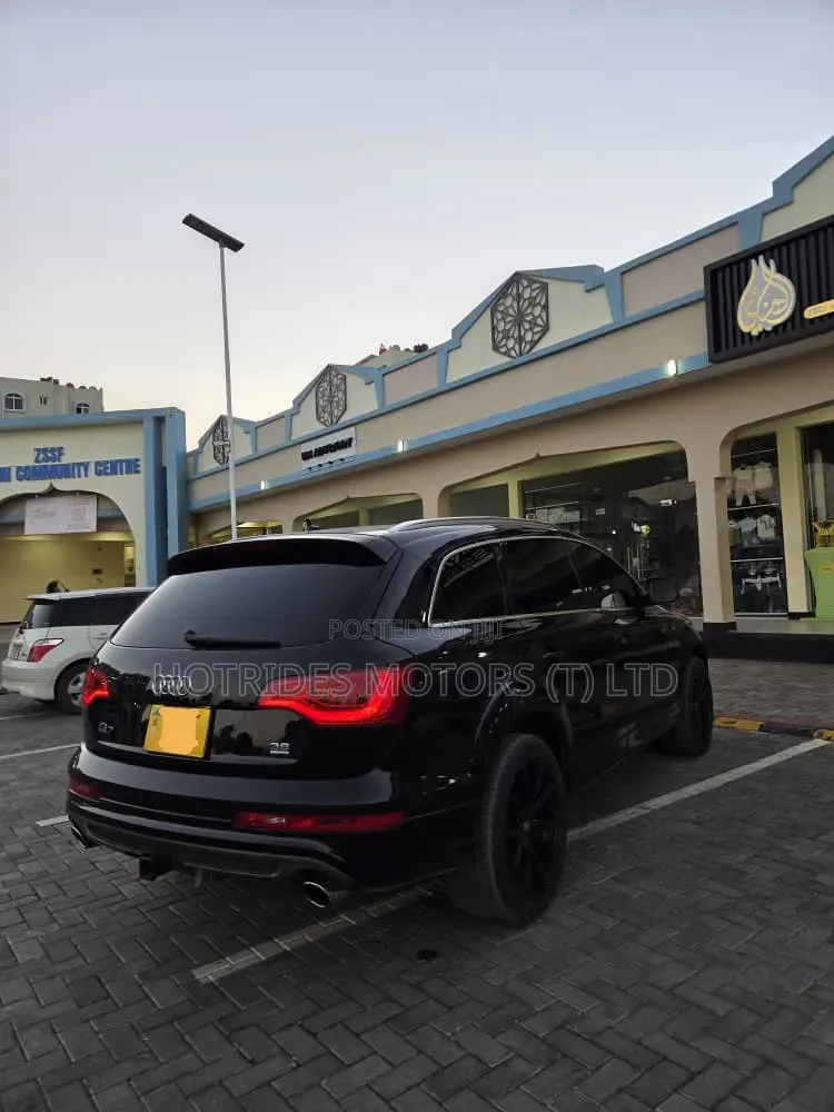 Audi Q7 2011 Black