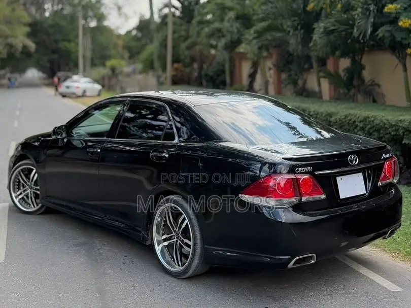 Toyota Crown 2010 Black