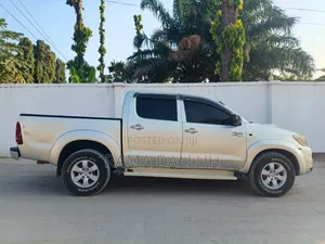 Toyota Hilux 2004 Silver