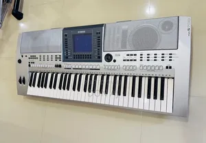 Yamaha PSR S700