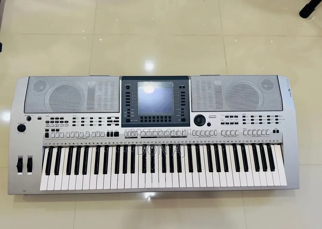 Yamaha PSR S700