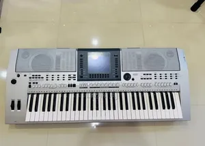 Yamaha PSR S700