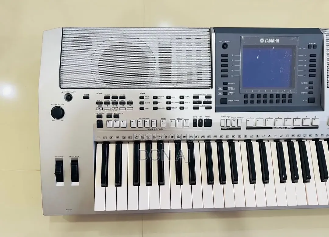 Yamaha PSR S700