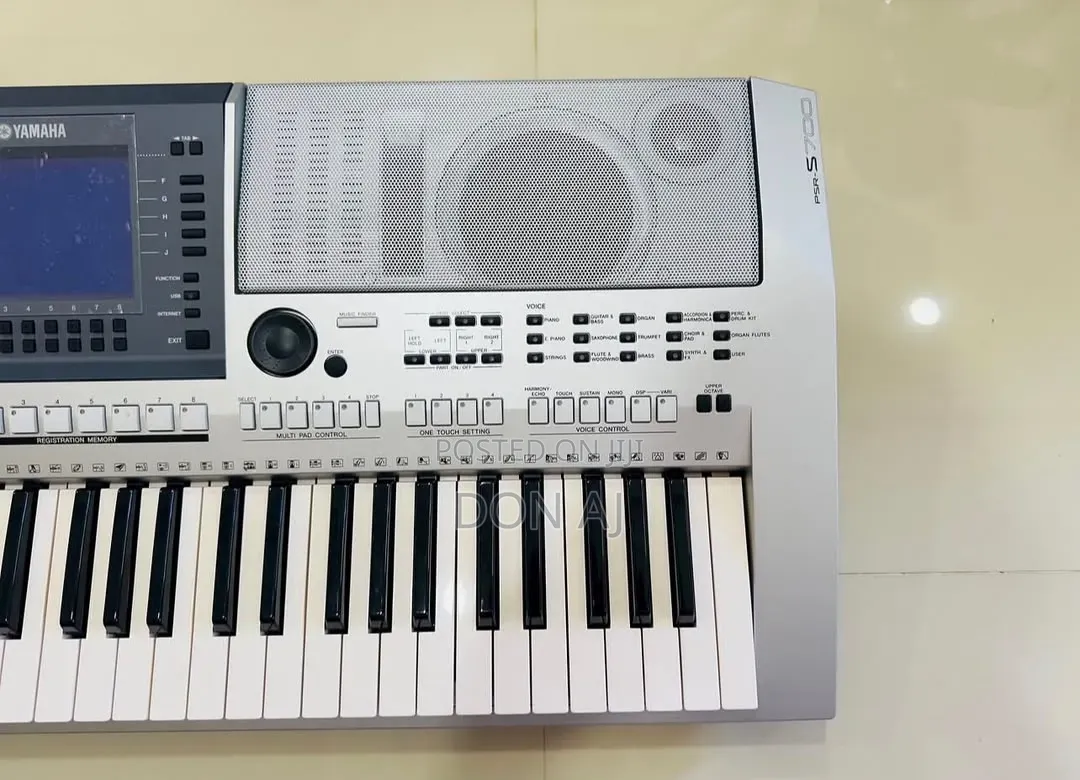 Yamaha PSR S700
