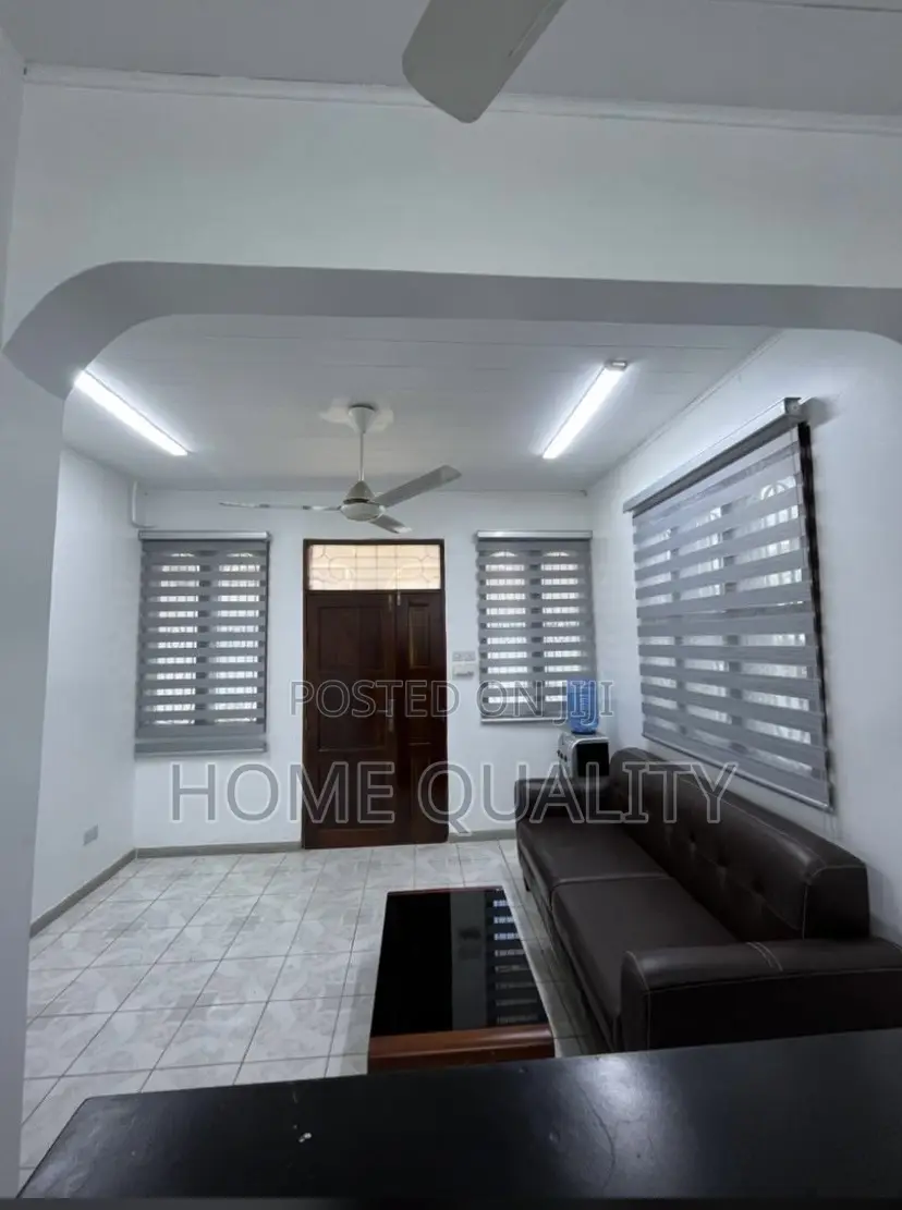 Office Pazia Ya Kisasa