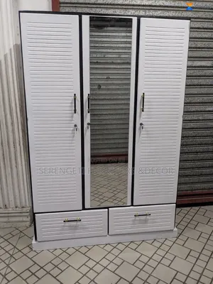 Kabati La Milango Mitatu