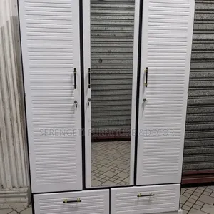 Kabati La Milango Mitatu