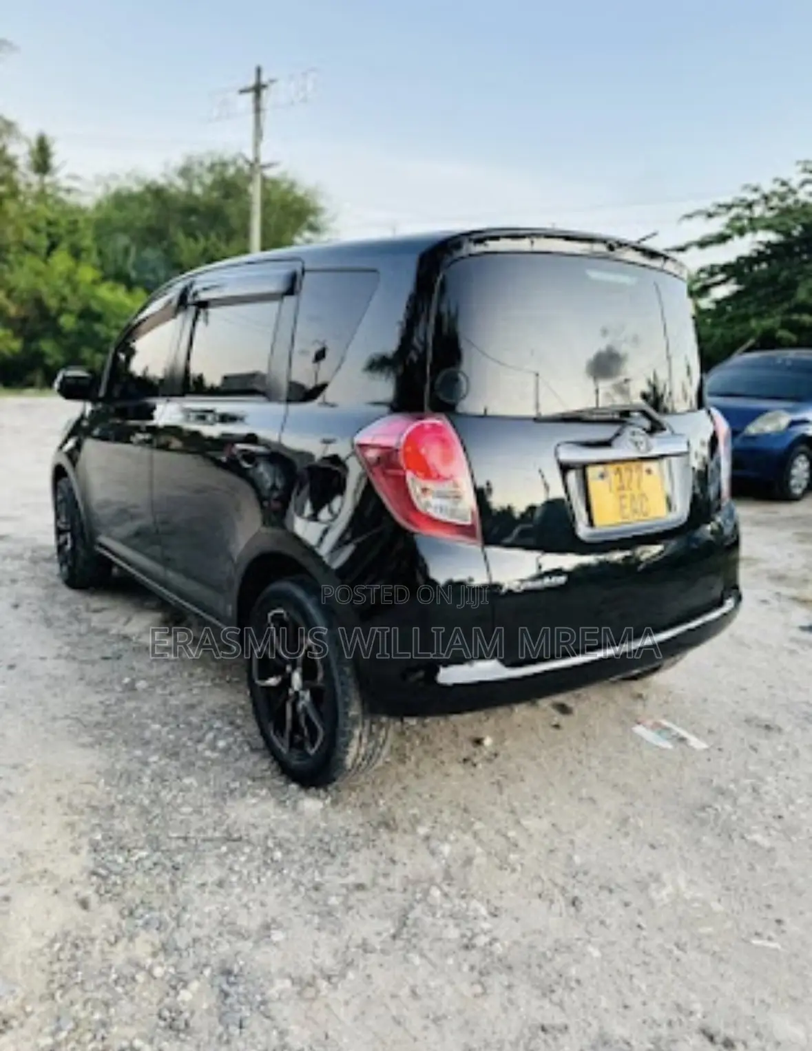 Toyota Ractis 2012 Black