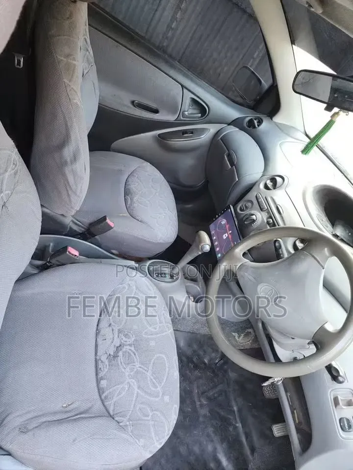 Toyota Vitz 2005 Silver