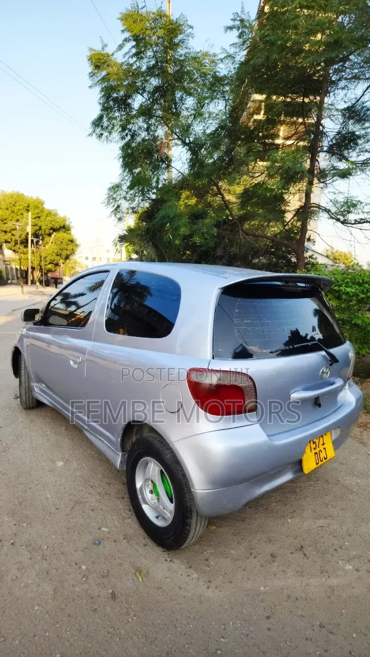 Toyota Vitz 2005 Silver