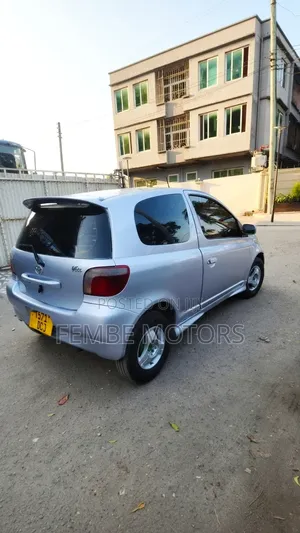 Toyota Vitz 2005 Silver