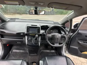 Toyota Wish 2010 Silver