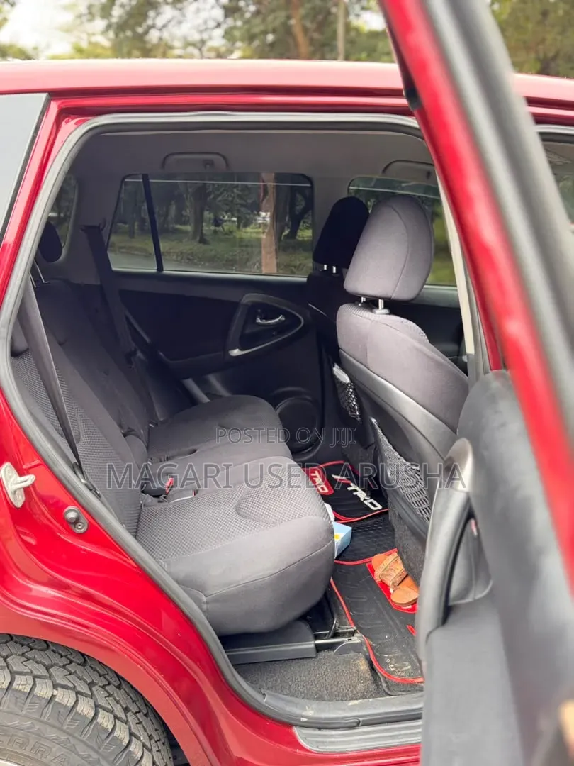 Toyota RAV4 2011 Red