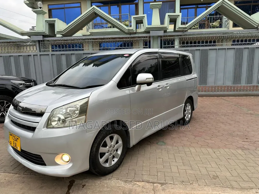 Toyota Noah 2008 Silver