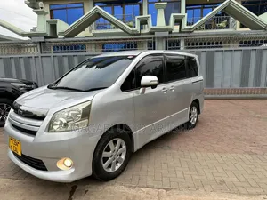 Toyota Noah 2008 Silver