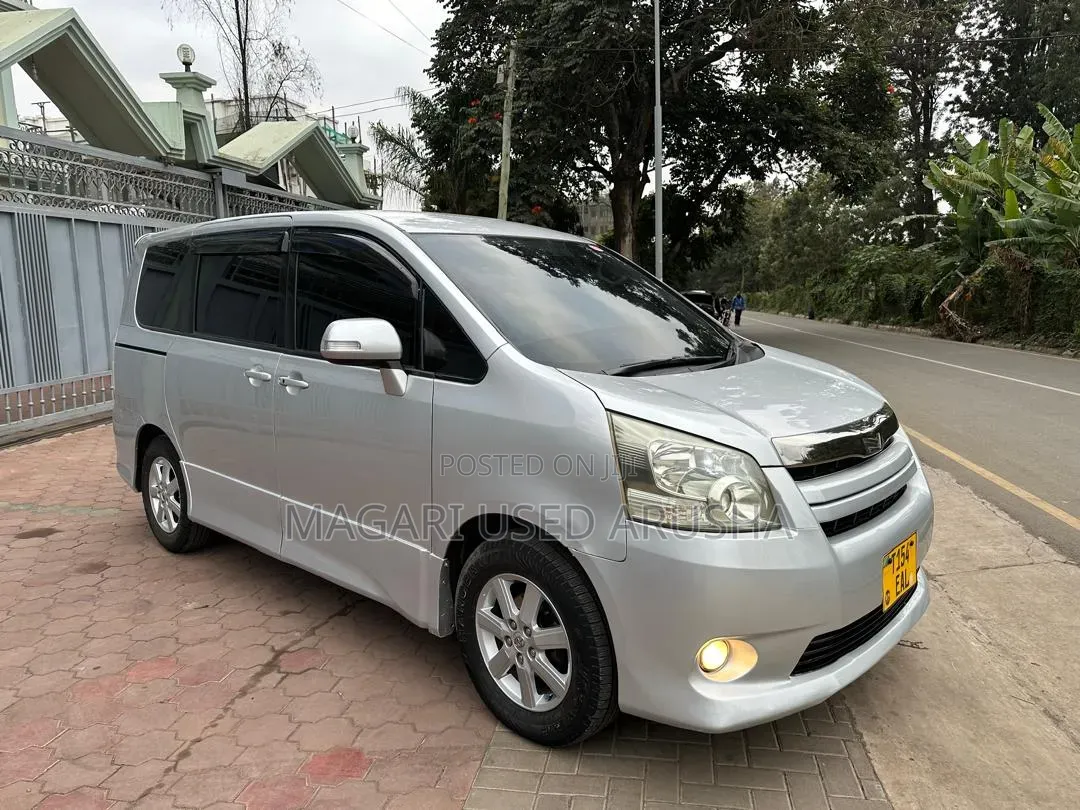 Toyota Noah 2008 Silver