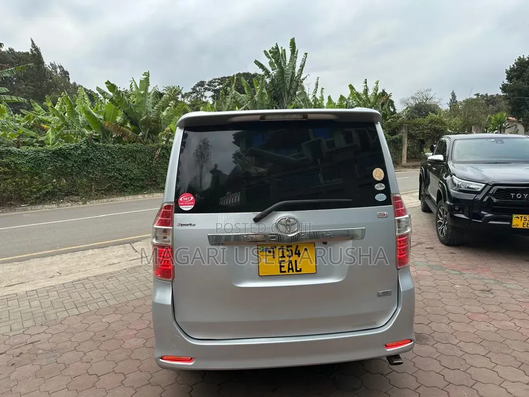 Toyota Noah 2008 Silver