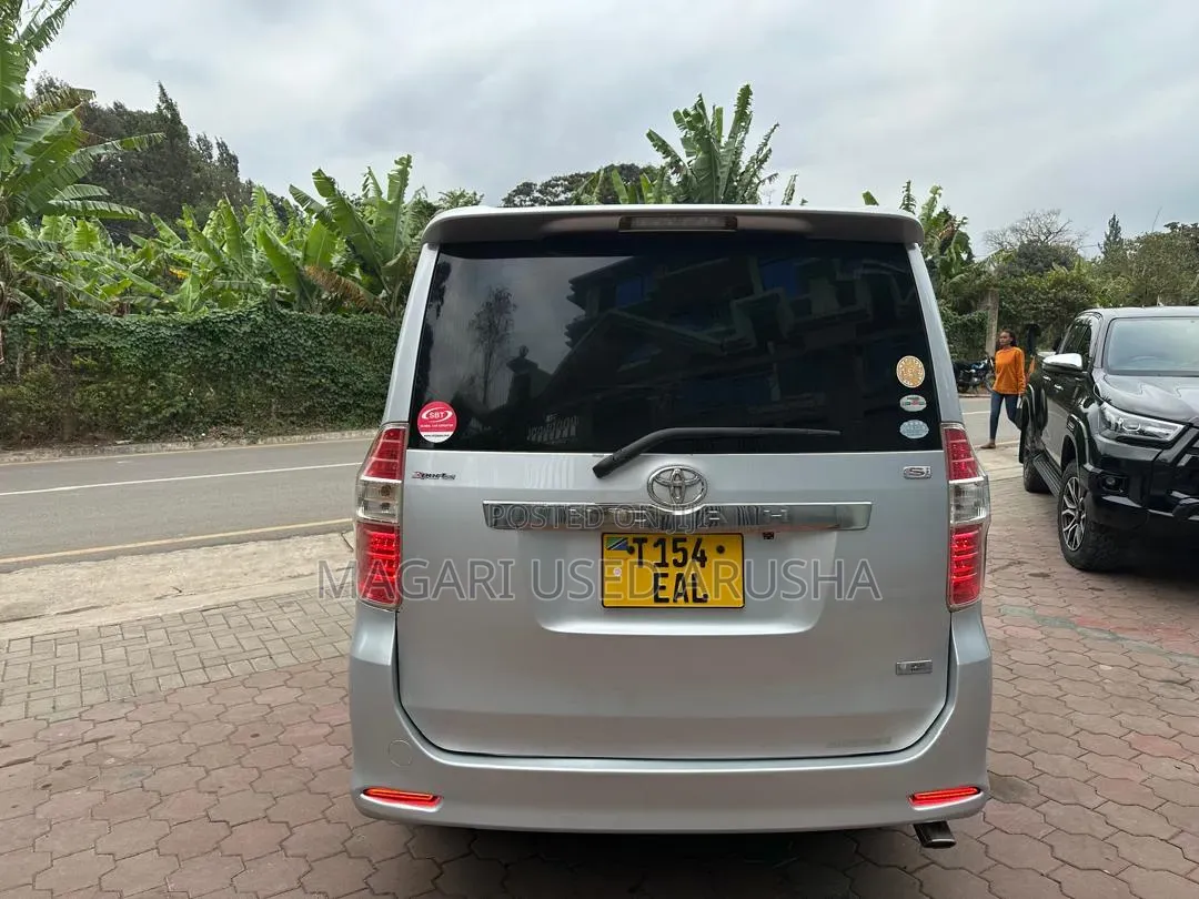 Toyota Noah 2008 Silver