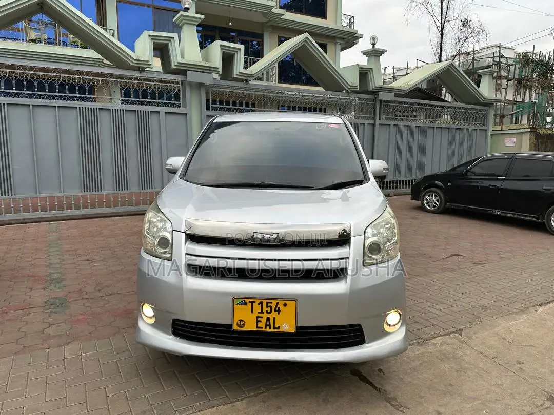 Toyota Noah 2008 Silver