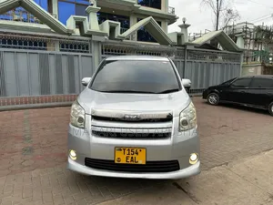 Toyota Noah 2008 Silver