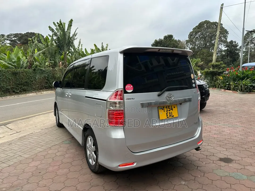 Toyota Noah 2008 Silver