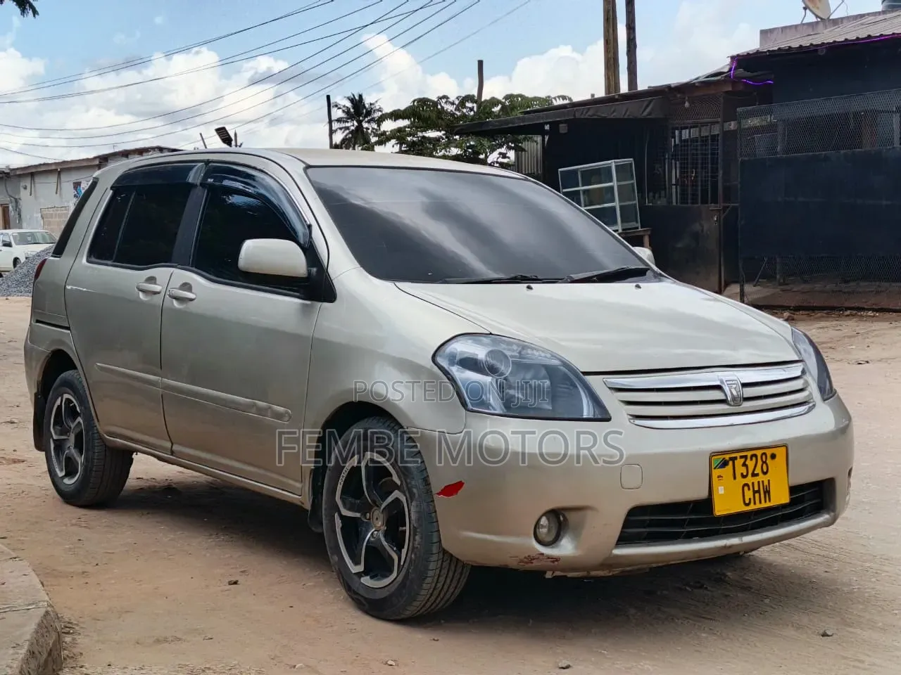 Toyota Raum 2005 Silver