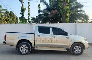 Toyota Hilux 2012 Silver