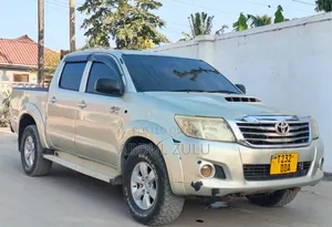 Toyota Hilux 2012 Silver