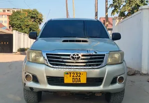Toyota Hilux 2012 Silver